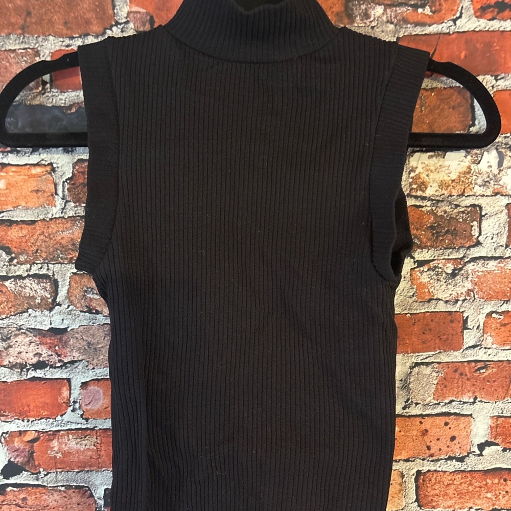 Elegant Black Ribbed Sleeveless Top